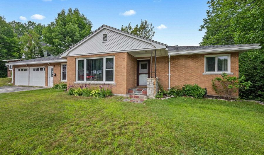 12 Coolidge St, Berlin, NH 03570 - 3 Beds, 2 Bath