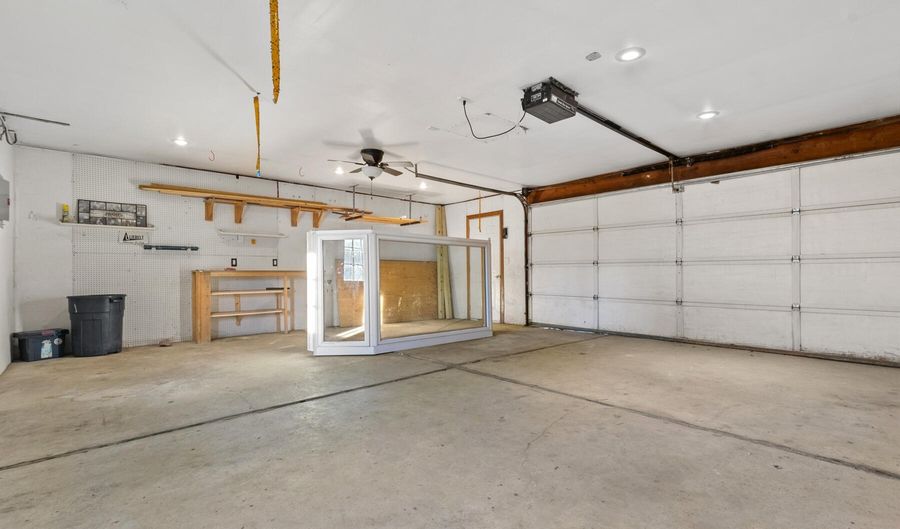 1320 N Penn St, Aberdeen, SD 57401 - 4 Beds, 2 Bath