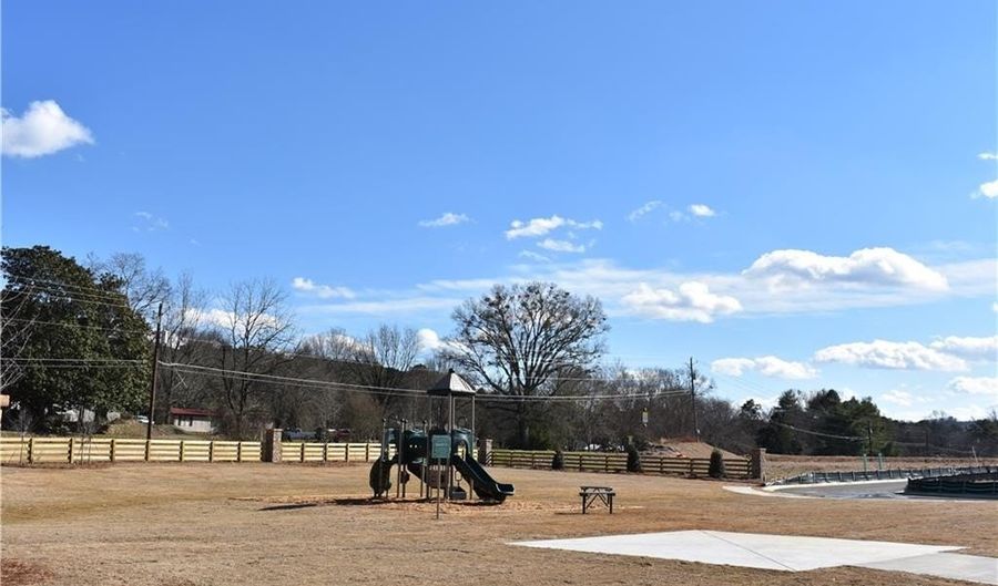 102 Graham Cir, Adairsville, GA 30103 - 4 Beds, 3 Bath