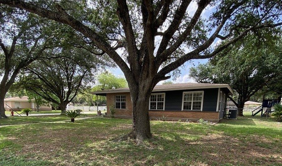 1301 Roosevelt Blvd, Alice, TX 78332 - 3 Beds, 2 Bath