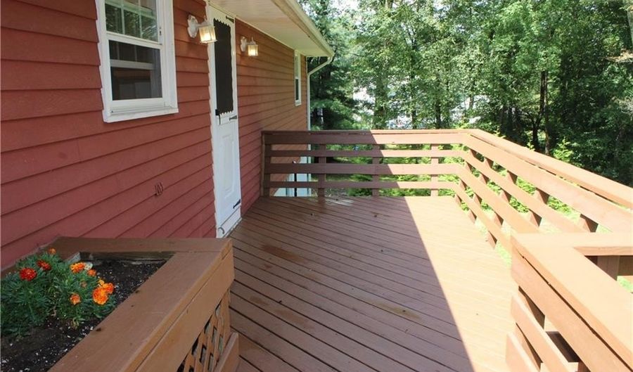 42 Ledge Rd, Coventry, RI 02816 - 3 Beds, 2 Bath