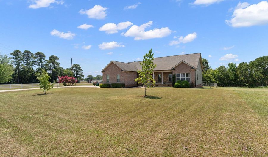 4401 Parris Bridge Rd, Boiling Springs, SC 29316 - 3 Beds, 2 Bath