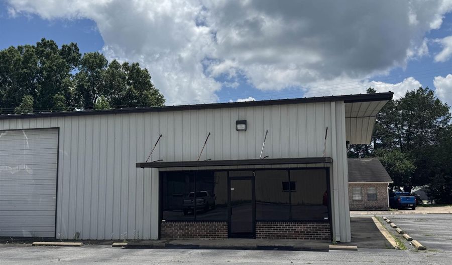 2827 Military Rd, Benton, AR 72015 - 0 Beds, 1 Bath