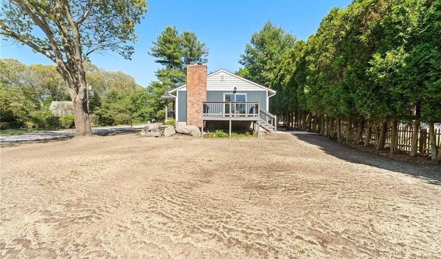 95 Capstan St, Jamestown, RI 02835 - 2 Beds, 1 Bath