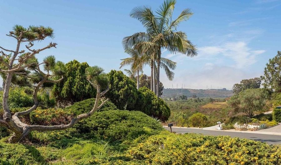 4906 VIA HINTON, Carlsbad, CA 92008 - 4 Beds, 2 Bath