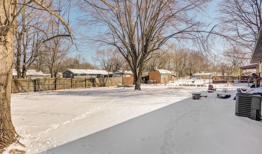 667 W Elm St, Aurora, MO 65605 - 3 Beds, 1 Bath