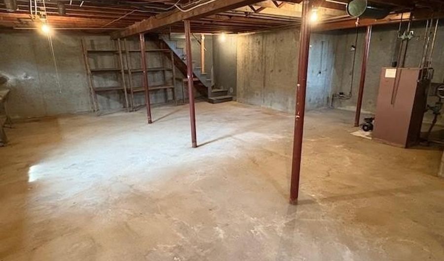 44 Valente Dr, Cranston, RI 02920 - 2 Beds, 1 Bath