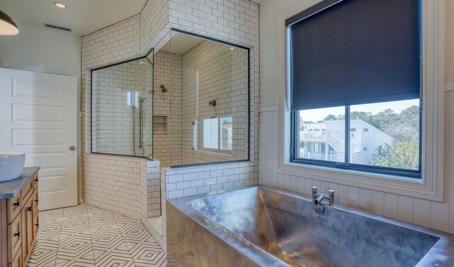 16 CHICAGO St, Dewey Beach, DE 19971 - 5 Beds, 6 Bath