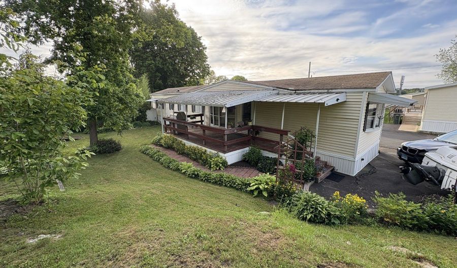 525 E Main St 33, Branford, CT 06405 - 2 Beds, 1 Bath