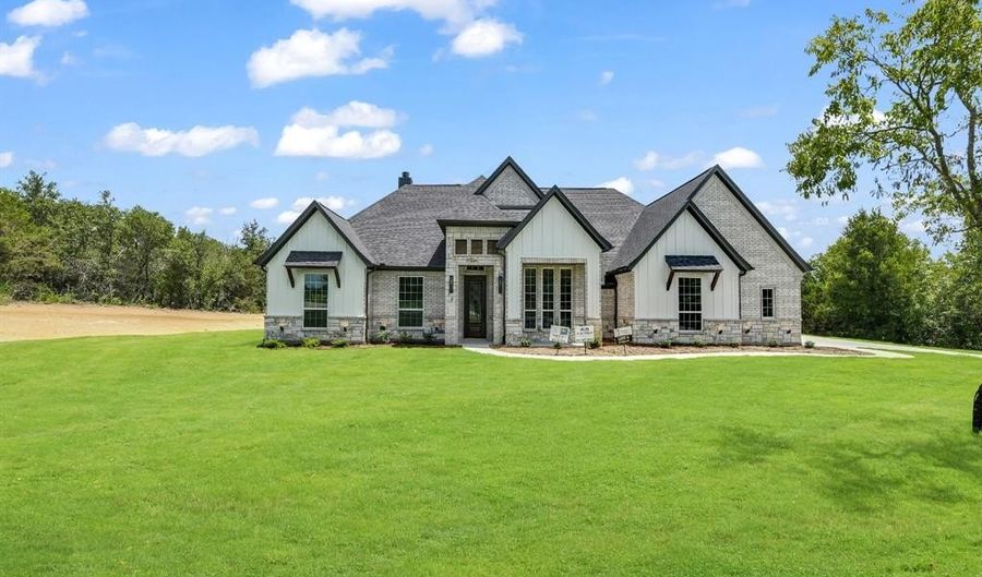 201 Tankhouse Ter, Weatherford, TX 76085 - 4 Beds, 3 Bath