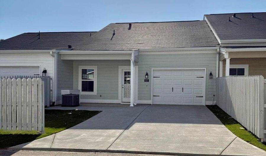 827 Montclair Pt, Aiken, SC 29803 - 2 Beds, 2 Bath