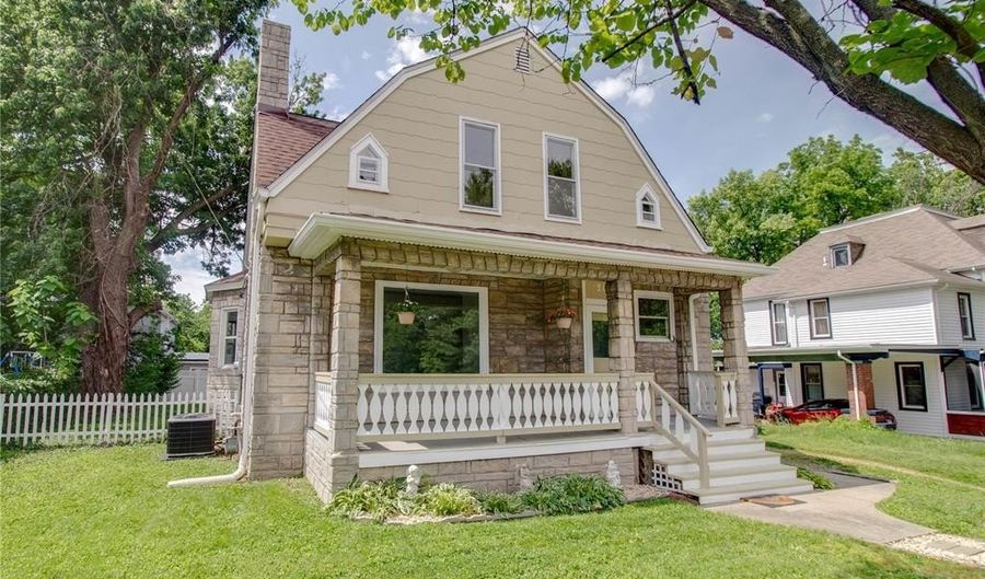 205 E 12th St, Alton, IL 62002 - 3 Beds, 2 Bath