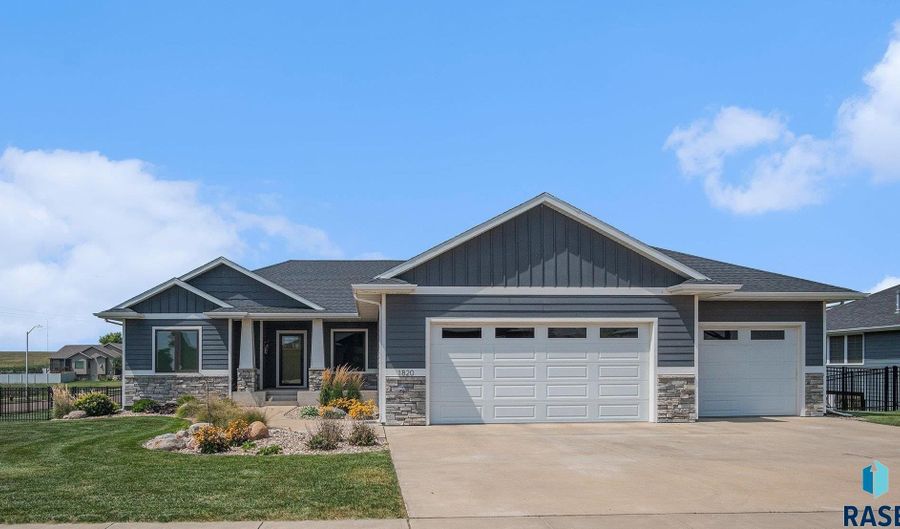 1820 W Thomas Cir, Brandon, SD 57005 - 5 Beds, 3 Bath
