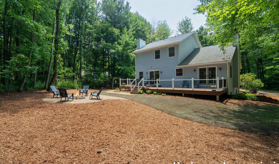 1016 MAPLE HILL Ave SE, Ada, MI 49301 - 4 Beds, 4 Bath