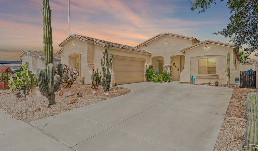 1944 N LORETTA Pl, Casa Grande, AZ 85122 - 5 Beds, 3 Bath