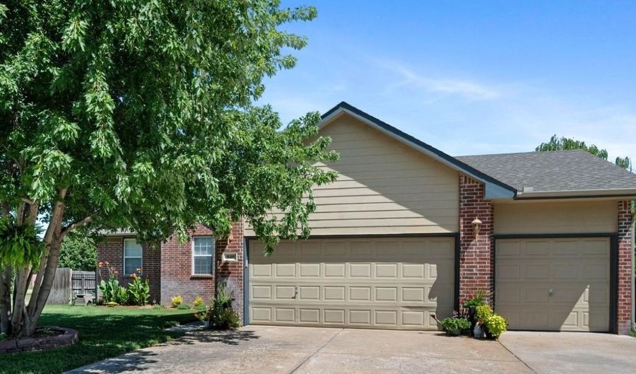 840 S Sunset, Andover, KS 67002 - 4 Beds, 3 Bath
