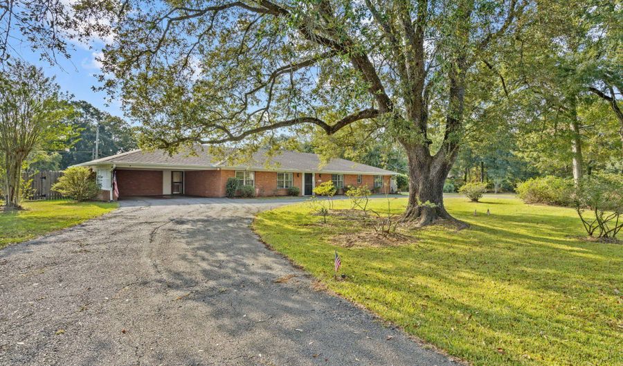 1215 N State St, Abbeville, LA 70510 - 3 Beds, 3 Bath