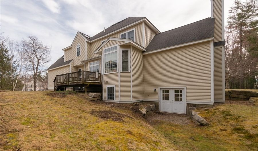 29 Loon Hill Rd, Ayer, MA 01432 - 4 Beds, 3 Bath
