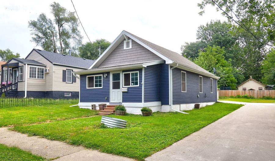 2919 5th Ave, Des Moines, IA 50313 - 2 Beds, 1 Bath