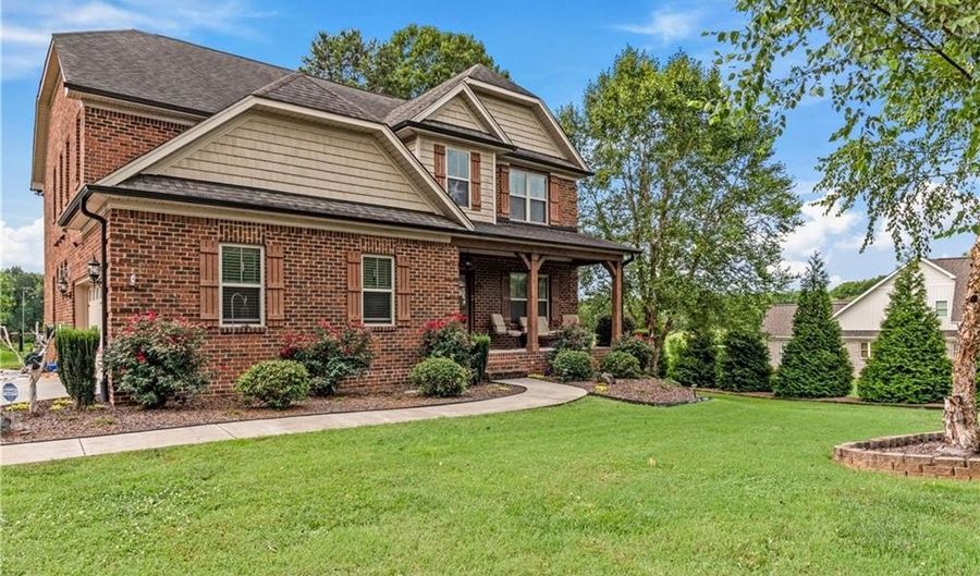 128 Meadow Brook Ct, Advance, NC 27006 - 4 Beds, 4 Bath