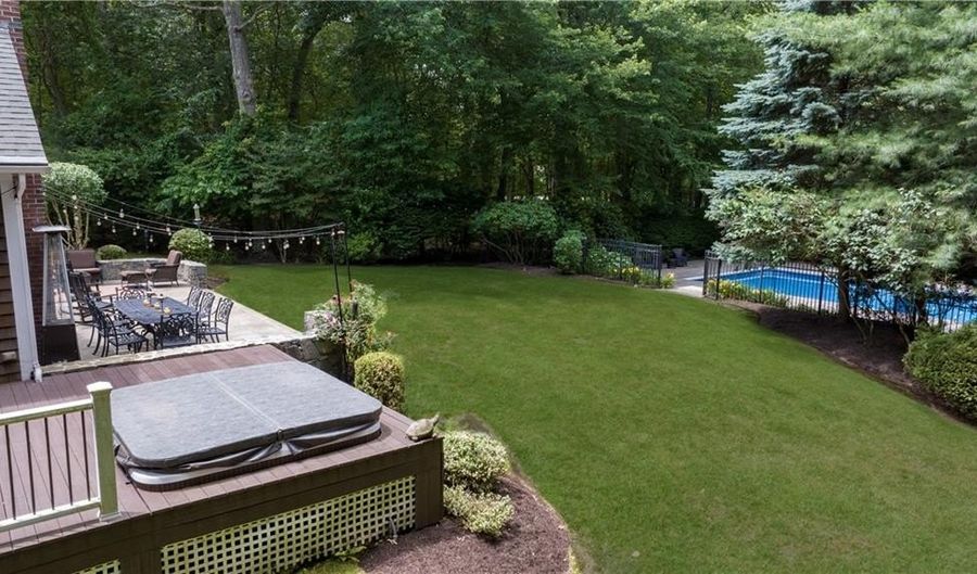 258 Woodridge Dr, North Kingstown, RI 02874 - 4 Beds, 3 Bath