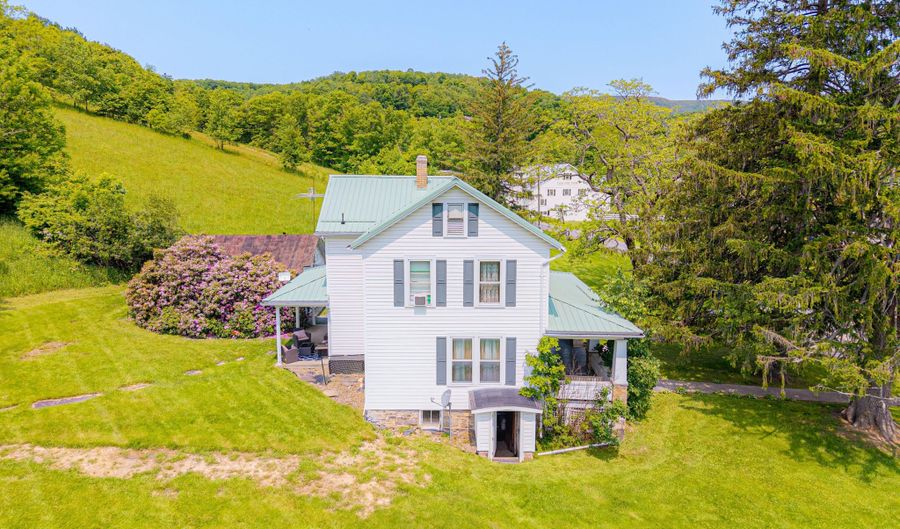 930 Osman Rd, Alum Bank, PA 15521 - 4 Beds, 2 Bath
