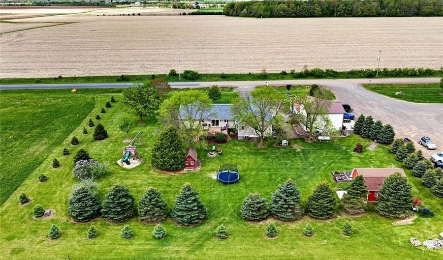 1623 6th St, Almena, WI 54805 - 6 Beds, 4 Bath