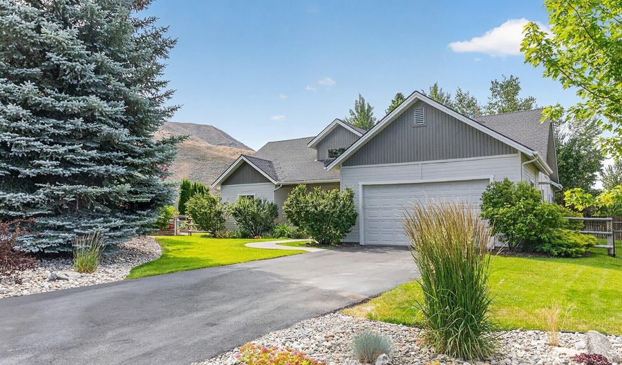 561 Chestnut Loop, Bellevue, ID 83313 - 4 Beds, 3 Bath
