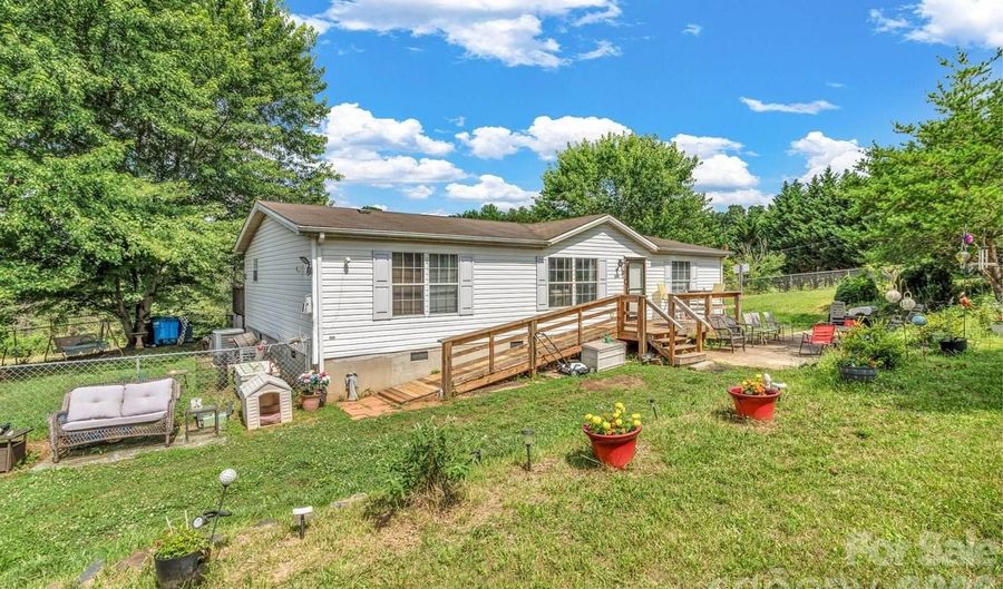 147 High Valley Estates Dr, Alexander, NC 28701 - 3 Beds, 2 Bath