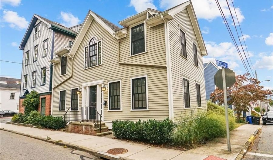 485 Spring St, Newport, RI 02840 - 4 Beds, 2 Bath