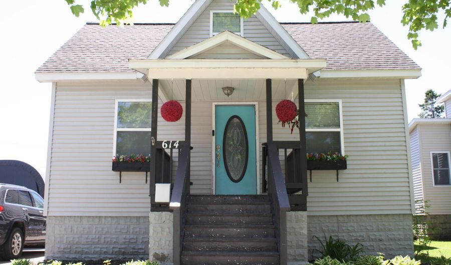 614 W Lake St, Alpena, MI 49707 - 2 Beds, 1 Bath