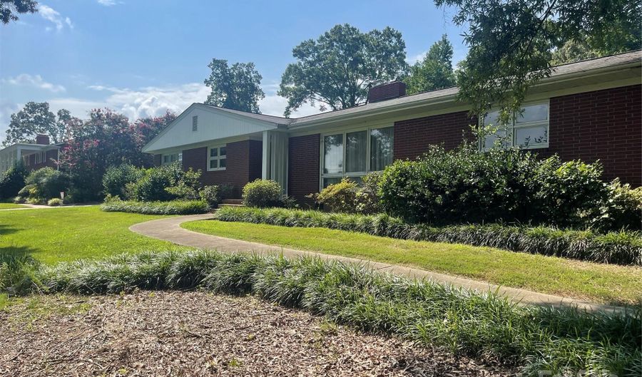 507 Wesley Heights Dr, Albemarle, NC 28001 - 3 Beds, 2 Bath