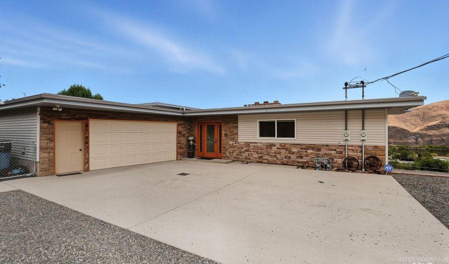 1101 5th St, Asotin, WA 99402 - 4 Beds, 5 Bath