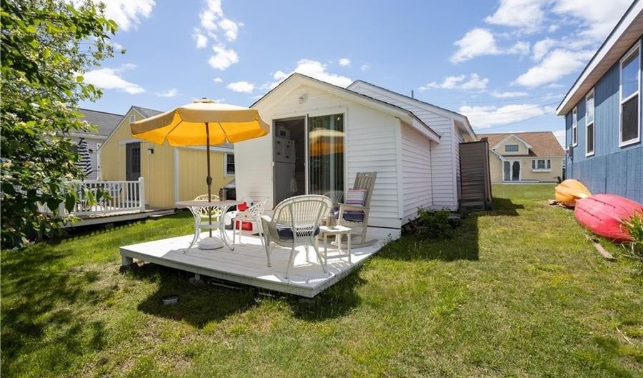 64 Burnside Ave, Narragansett, RI 02882 - 1 Beds, 1 Bath
