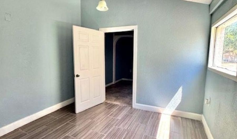 2415 A Ave, Carlsbad, NM 88220 - 3 Beds, 2 Bath
