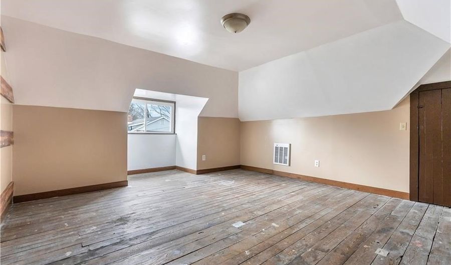 12020 Easton St NE, Alliance, OH 44601 - 3 Beds, 1 Bath