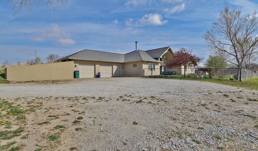 21806 S 190 St, Adams, NE 68301 - 3 Beds, 3 Bath