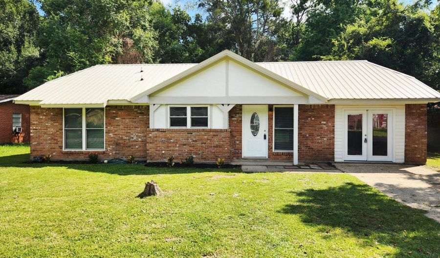 15316 Anderson Dr, Biloxi, MS 39532 - 4 Beds, 2 Bath