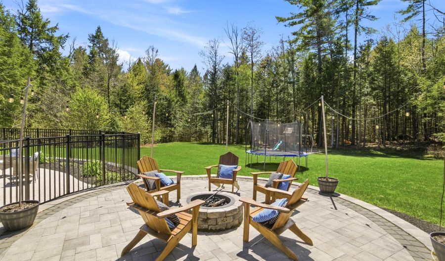 84 Juniper Cir, Auburn, NH 03032 - 6 Beds, 4 Bath