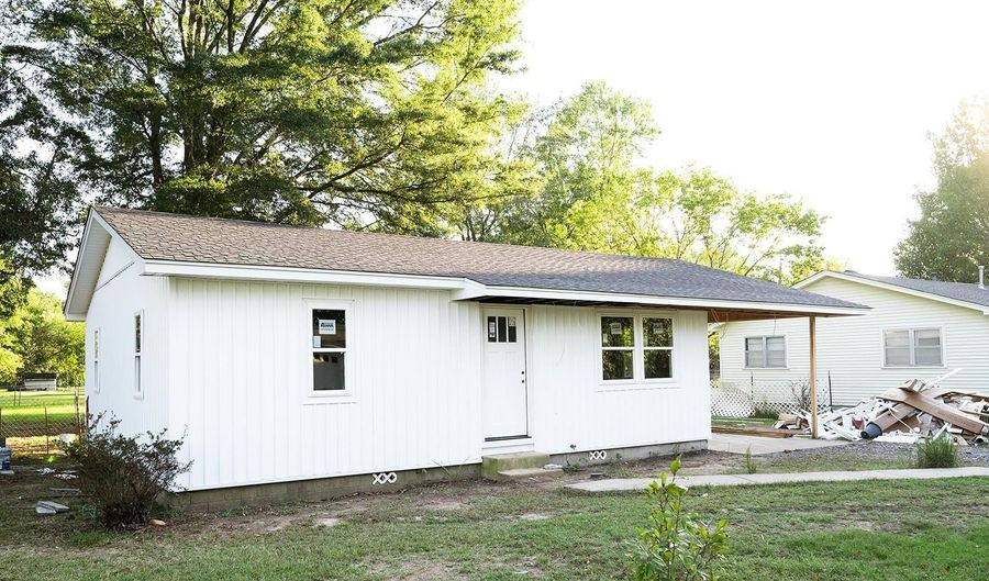 302 E Mississippi St, Beebe, AR 72012 - 2 Beds, 2 Bath