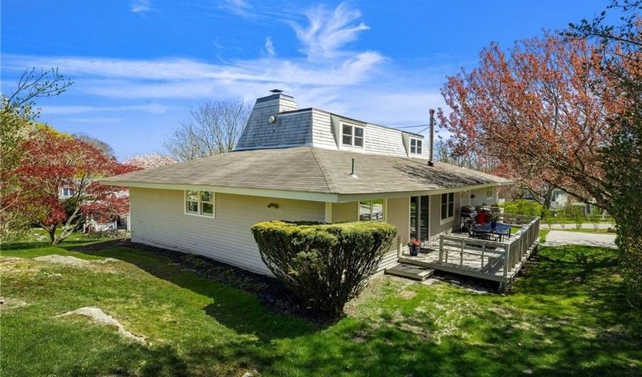 7 Cowsill Ln 1, Newport, RI 02840 - 3 Beds, 2 Bath
