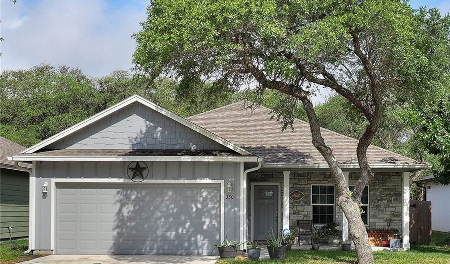 350 N 10th St, Aransas Pass, TX 78336 - 3 Beds, 2 Bath
