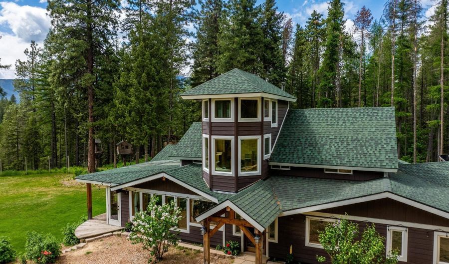527 Aspen Dr, Bonners Ferry, ID 83805 - 4 Beds, 4 Bath