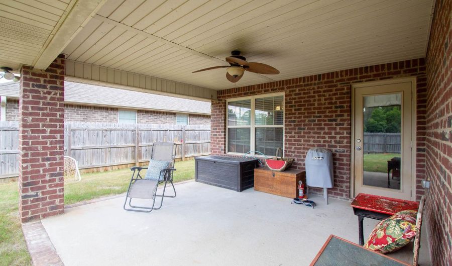 104 SOUTHFIELD Dr, Alabaster, AL 35007 - 3 Beds, 2 Bath