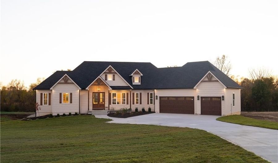 16587 Olive St, Basehor, KS 66007 - 5 Beds, 4 Bath