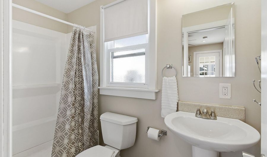 206 16th Ave Rear Summer, Belmar, NJ 07719 - 2 Beds, 1 Bath