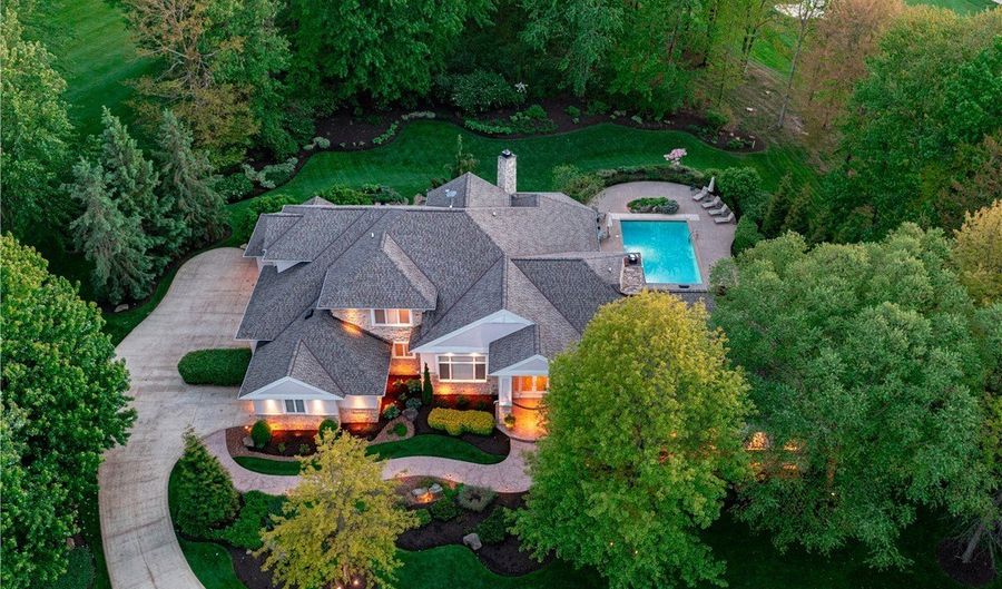 520 Bristol Dr, Aurora, OH 44202 - 5 Beds, 7 Bath