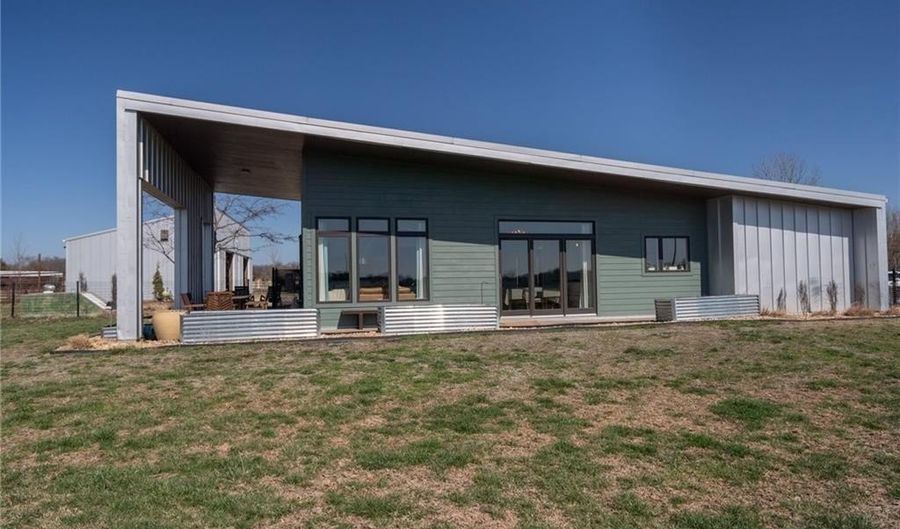 1564 N 450th Rd, Baldwin City, KS 66006 - 3 Beds, 2 Bath