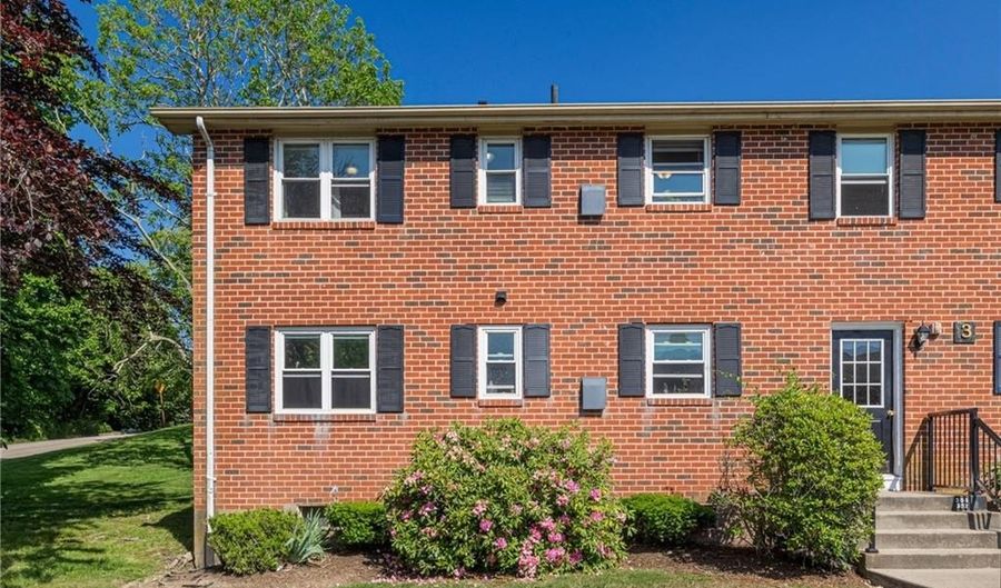 70 Carroll Ave 303, Newport, RI 02840 - 2 Beds, 1 Bath