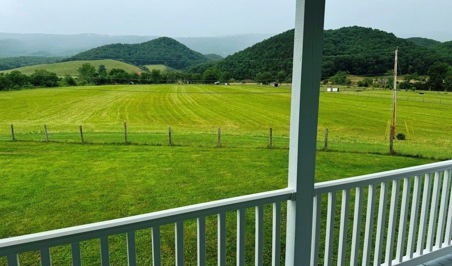 5239 Grapefield Rd, Bastian, VA 24314 - 3 Beds, 3 Bath
